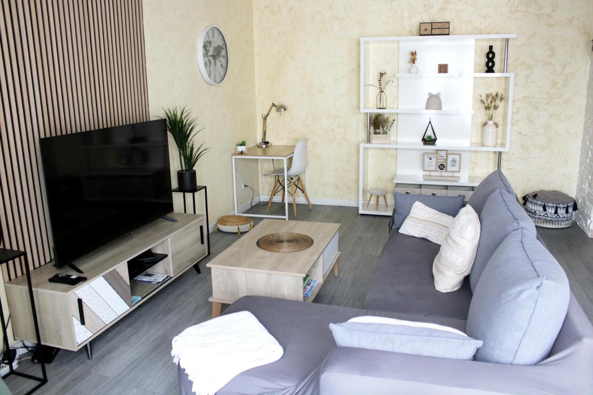 Cosy Appart - Balcon, Parking, Spacieux T2 - Proche Eurexpo Stade Saint-Priest  Bagian luar foto