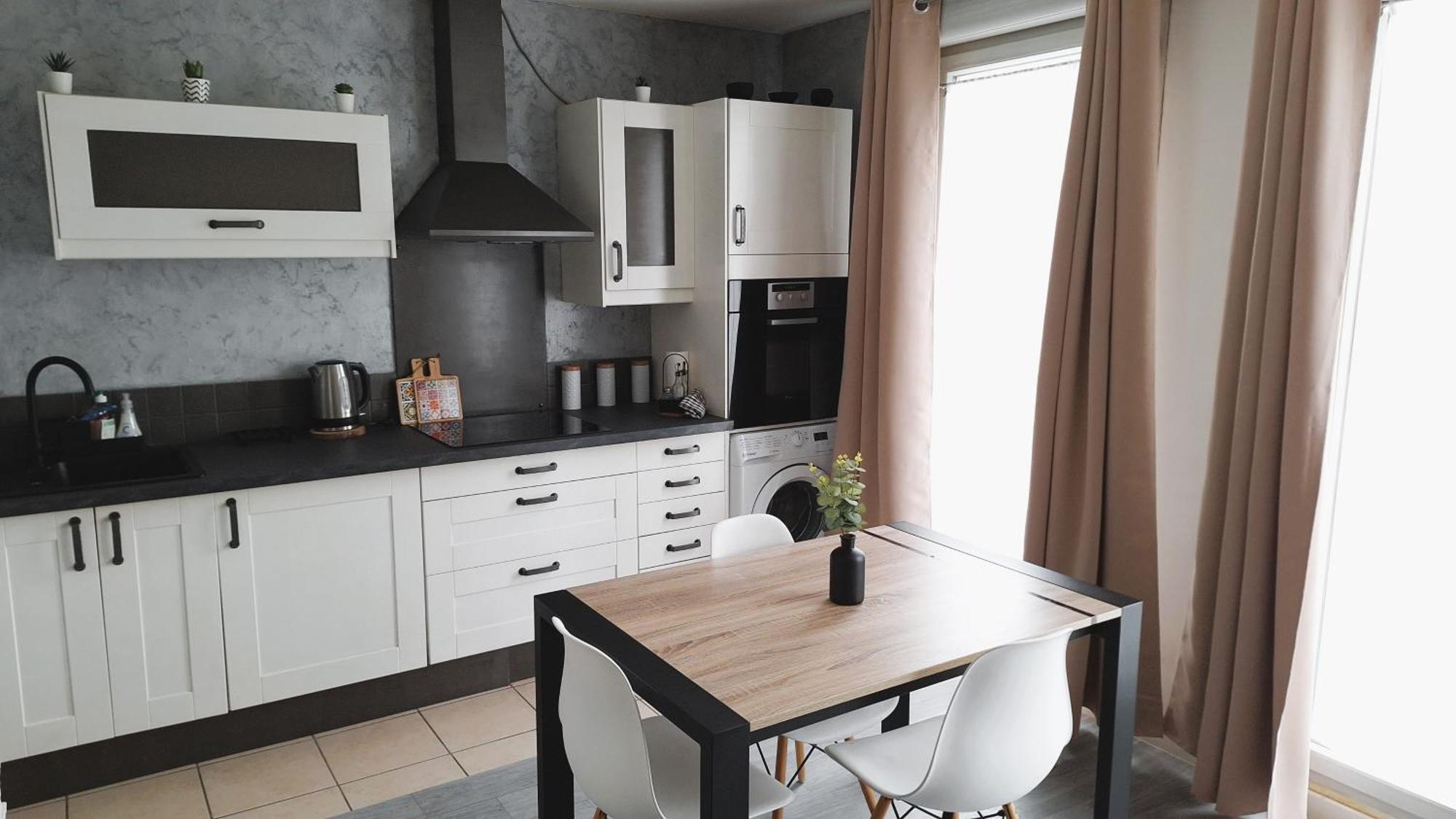 Cosy Appart - Balcon, Parking, Spacieux T2 - Proche Eurexpo Stade Saint-Priest  Bagian luar foto